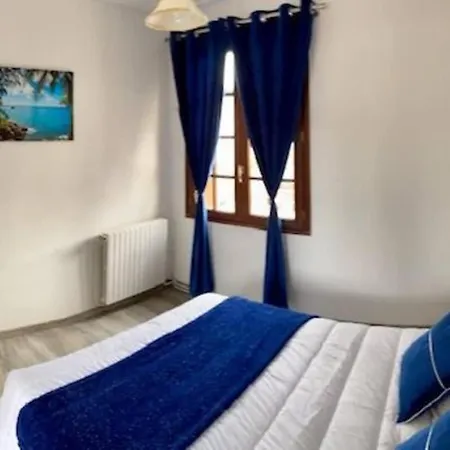 Holiday home De Coquelicots Avec Jacuzzi A *