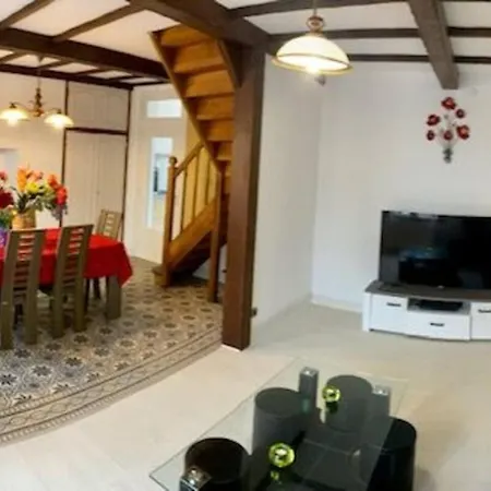 De Coquelicots Avec Jacuzzi A Holiday home *