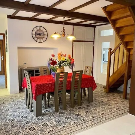 Holiday home De Coquelicots Avec Jacuzzi A *